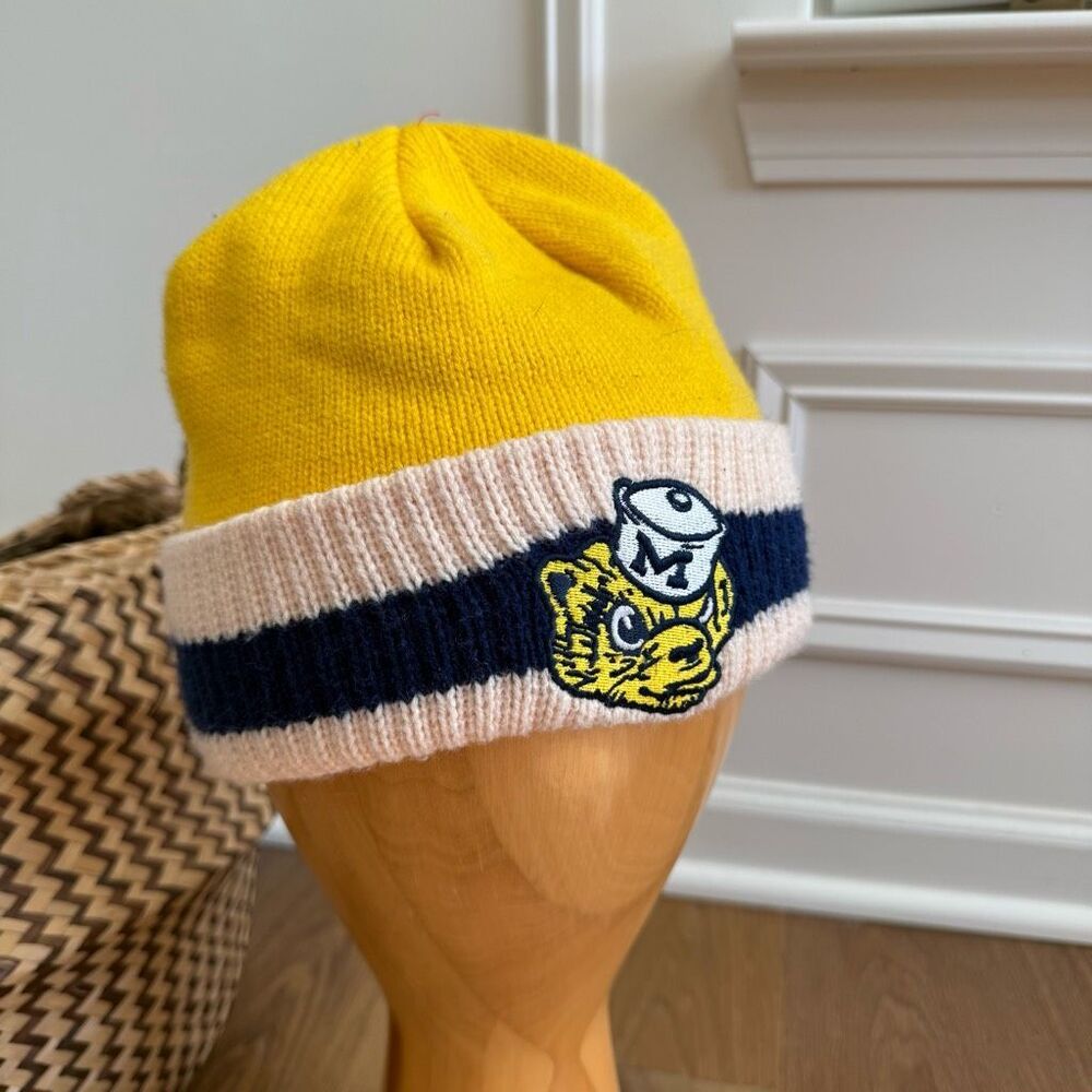 Valiant Univeristy of Michigan Wolverines Cuffed Knit Beanie Winter Hat Unisex